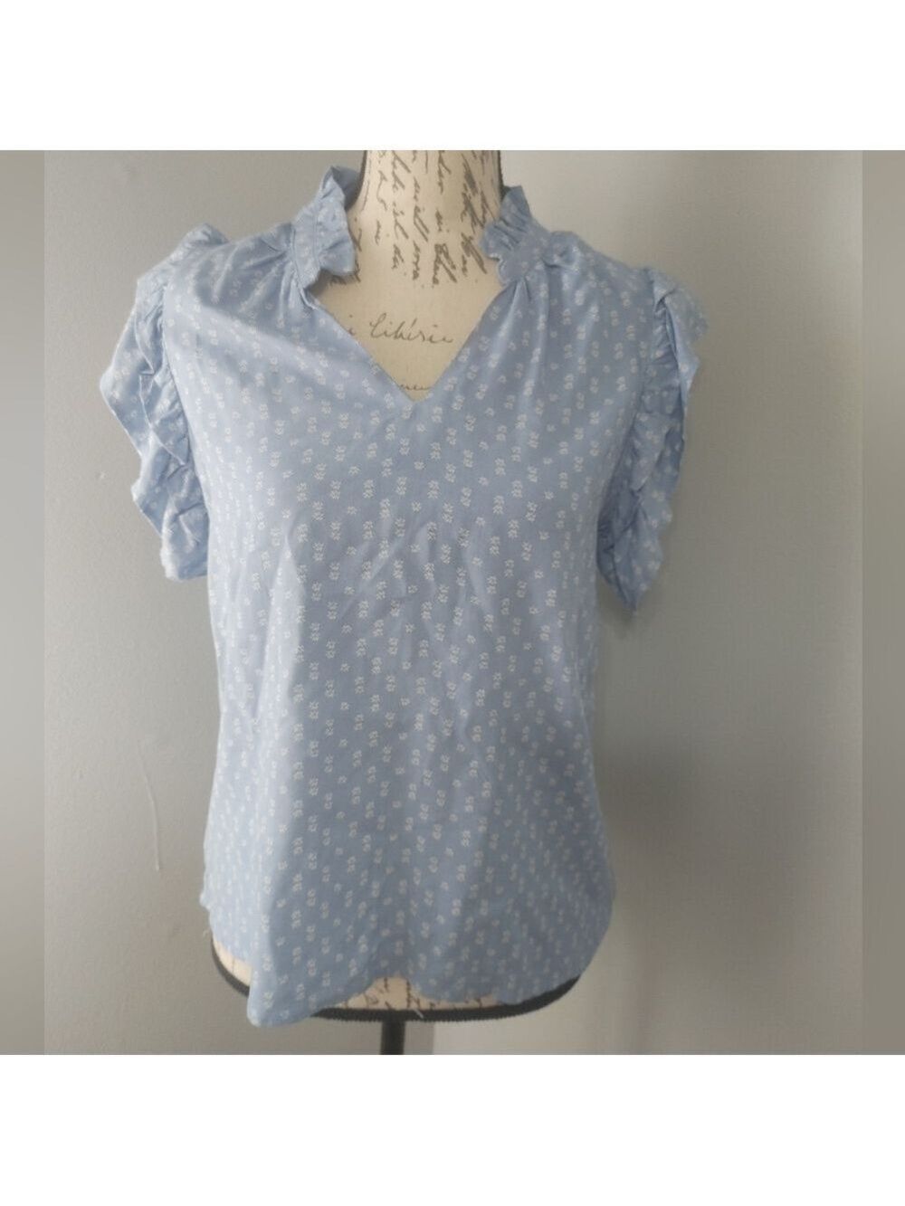 Bobeau Light Blue Floral Blouse With Flutter Sleeve XS